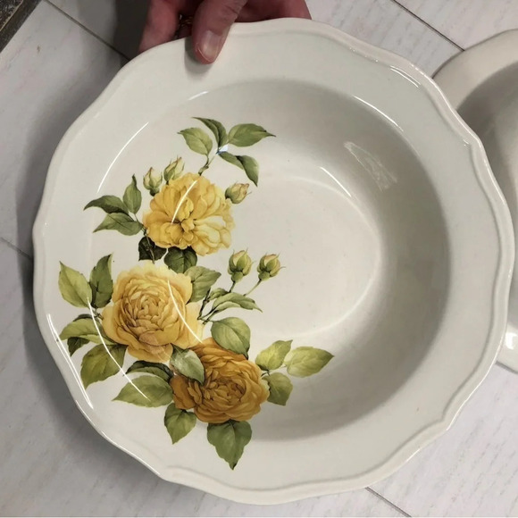 Tiffani Basic Made in Italy Yellow Gold Rose Dinner‎ Bowl 10” Set of 2 EUC - Picture 3 of 7